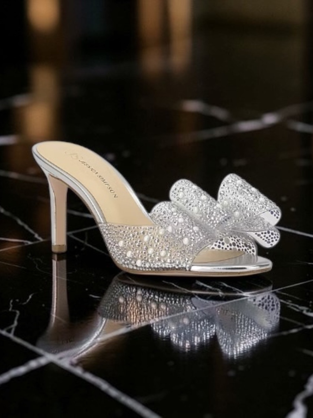 JS Jessica Simpson Womens Heeled Sandals in Clear with Silver Accents - Size 9